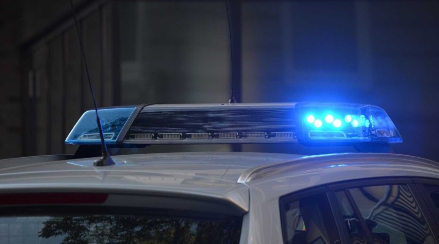 Homem é morto com tiros na boca e tórax dentro de casa