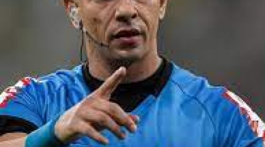 Árbitro que marcou pênalti bizarro na Copa do Brasil é suspenso pela CBF