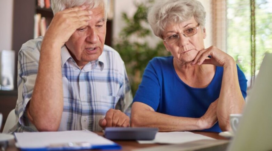 Idosos +60 anos podem dar adeus ao pagamento de 4 dívidas; veja lista e como garantir benefício