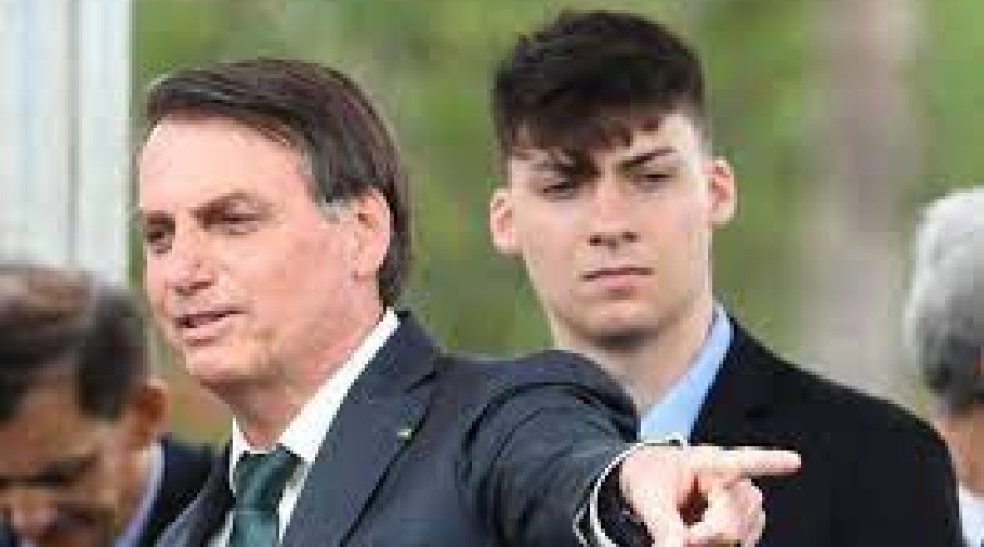 Filho de Bolsonaro, Jair Renan ganha cargo de R$ 9,5 mil em gabinete de senador do PL