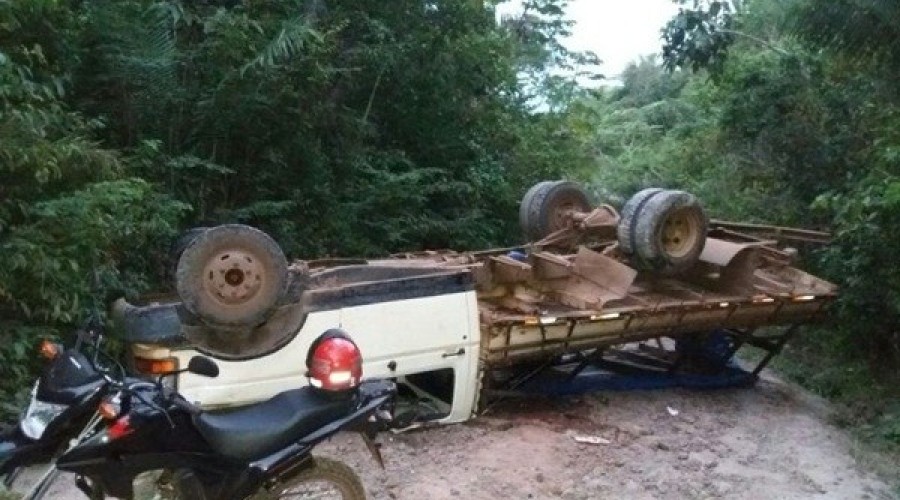 Estudante perde o braço em acidente com caminhão “pau de arara” em Timbiras