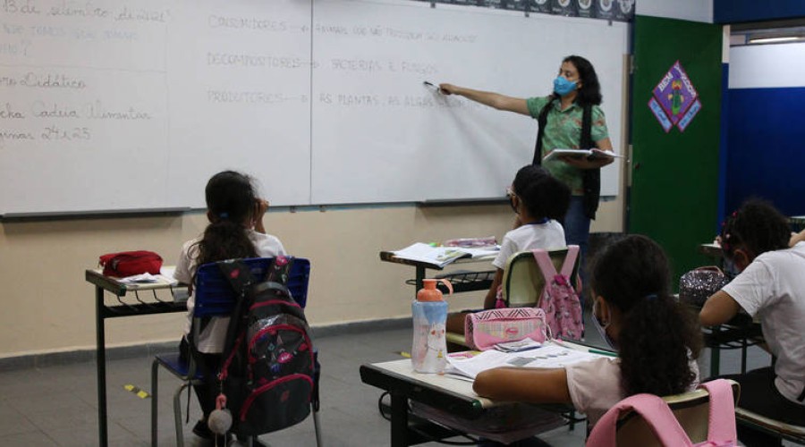 Governo define R$ 4.677 como valor mínimo por aluno em 2022