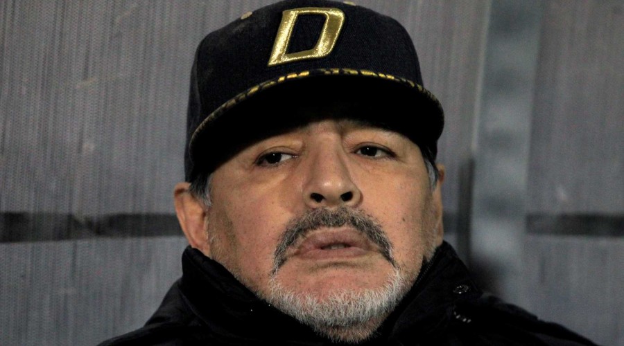Sangramento no estômago faz Maradona ser internado em Buenos Aires
