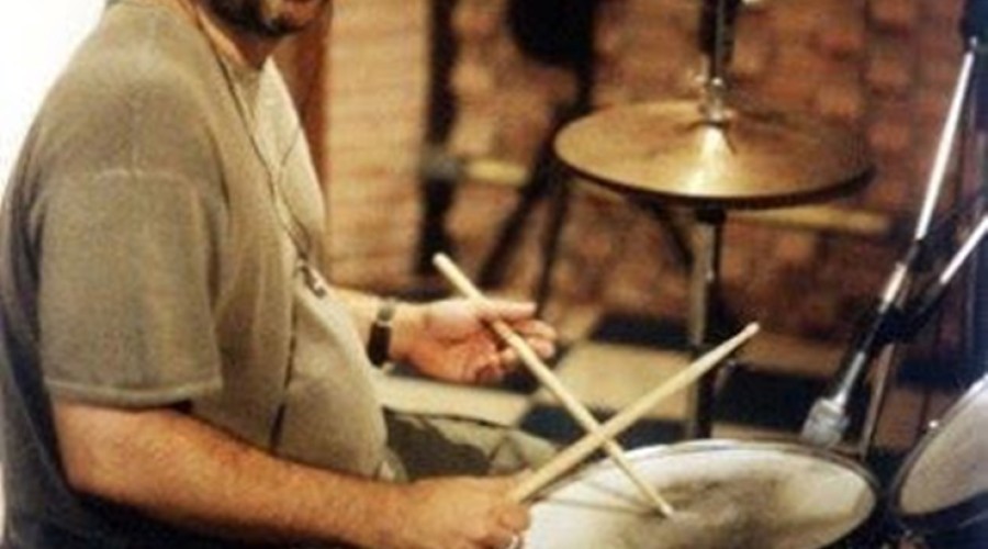 Morre o baterista do Kid Abelha, Beni Borja, aos 60 anos