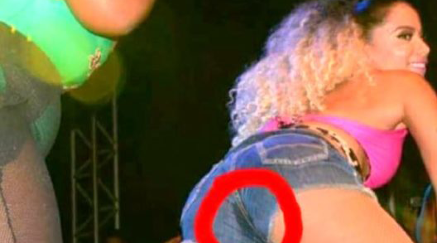 ASSISTA AO VÍDEO: OB falha e Anitta se vaza no ensaio do Bloco das Poderosas