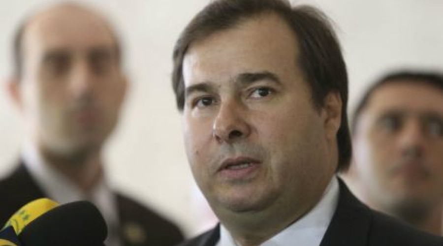 Segurança de deputados será reforçada, diz Maia
