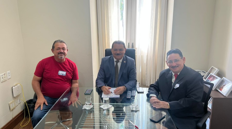 SECRETÁRIO RUBENS PEREIRA CONCEDE AUDIÊNCIA AO  EX-DEPUTADO E JORNALISTA J. J. PEREIRA