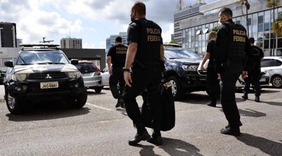 Dino esquiva-se após PF investigar compra de respiradores por consórcio