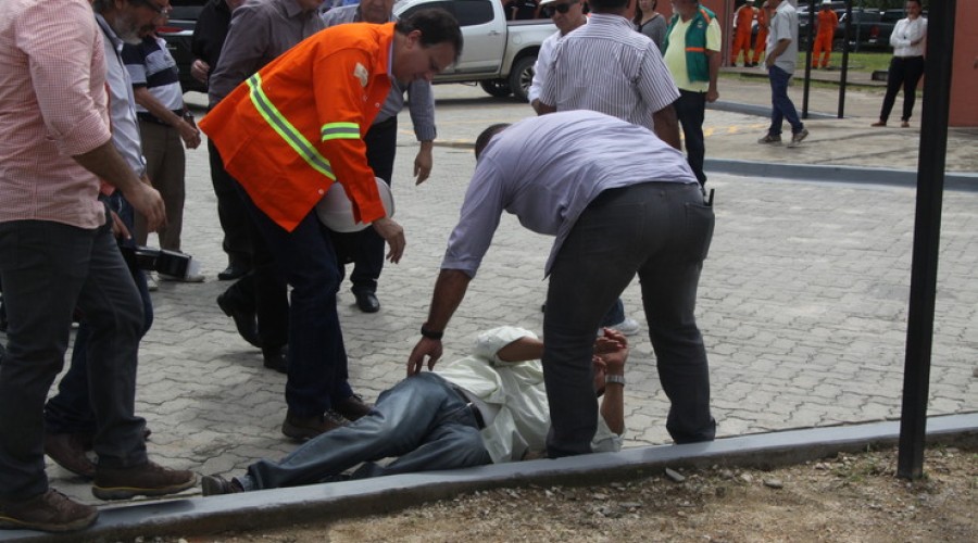 Segurança pessoal de Camilo atira acidentalmente na própria coxa durante evento com governador