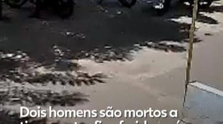 Vídeo: Dois homens são mortos a tiros e outro fica ferido após criminosos invadirem casa em Codó; dupla é presa