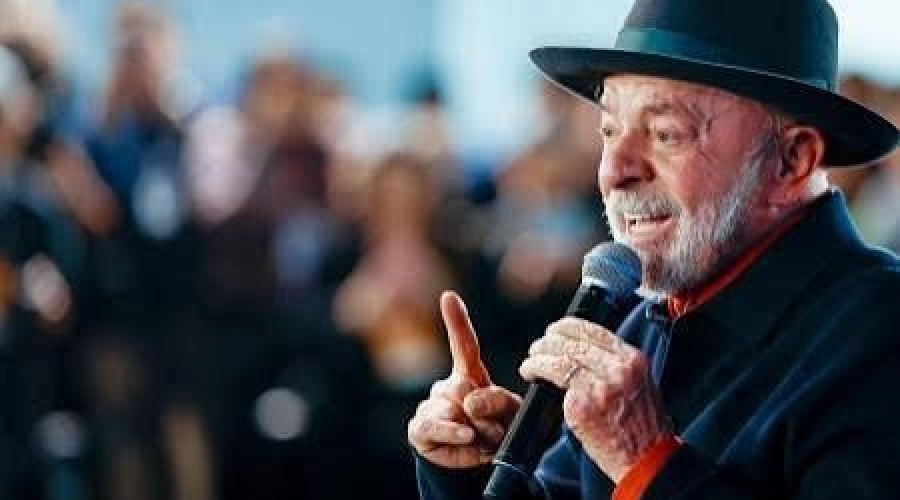 Vídeo: Sem citar Moraes, Lula se manifesta sobre escândalo do Master