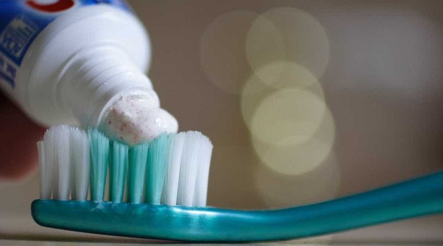 Conheça sete utilidades da pasta de dente