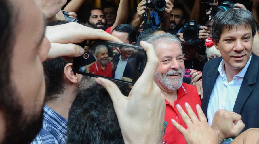 Haddad visita Lula na prisão pela quarta vez como candidato