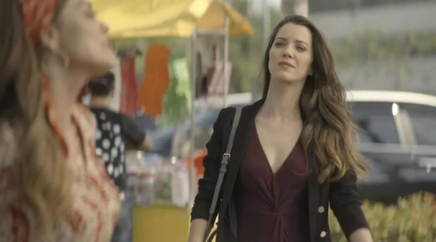 Fabiana proíbe Maria da Paz de vender bolos na rua