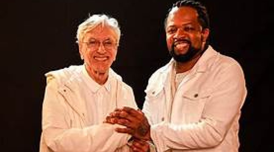 VÍDEOS ( 10  músicas ) - Em ritimo de PAGODE Chega aos apps o belo álbum “Xande Canta Caetano”