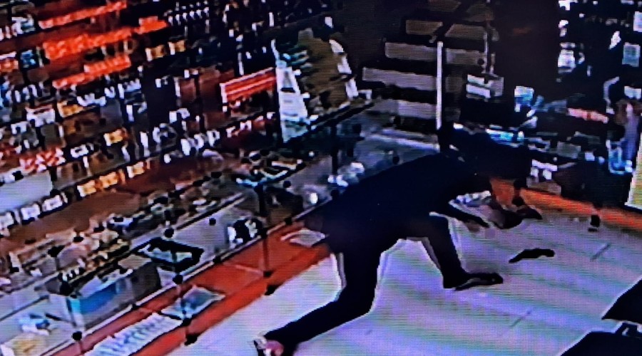 VÍDEO: Codó-Maranhão -  Proprietário de farmácia reage a assalto e fica ferido