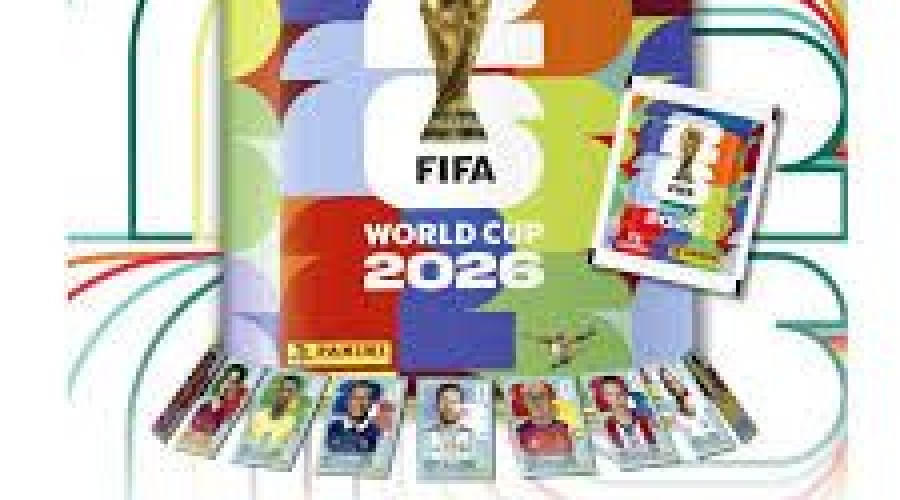 Colecionar álbum de figurinhas da Copa do Mundo une gerações