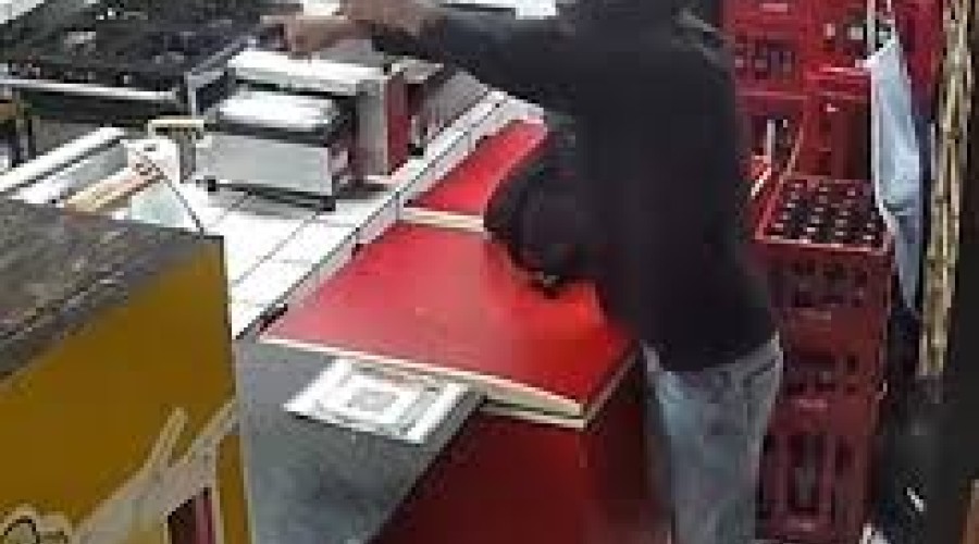 Vídeo: comerciante é assaltado dentro de lanchonete na UFPI em Teresina