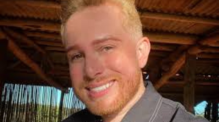 Golpes de faca: Homem morto após sair de casa de pijama inventou que buscaria carregador 'para não preocupar mãe', diz delegado