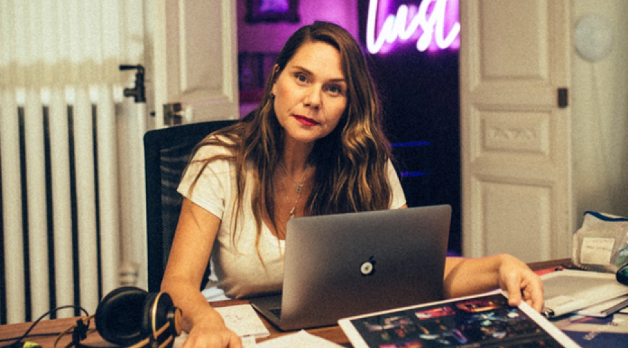 Empresa promove pausa diária de masturbação no trabalho para melhorar rendimento