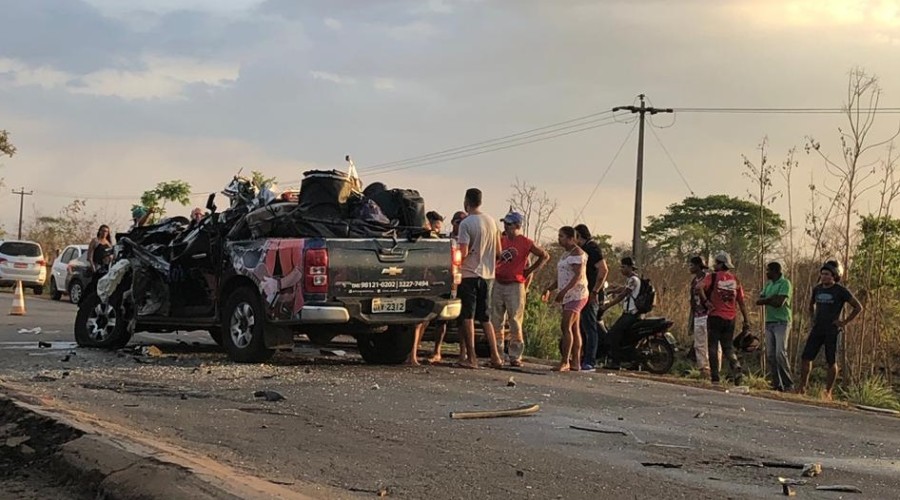 Cantor Pepê Jr. sofre acidente na BR-135 a caminho de Teresina