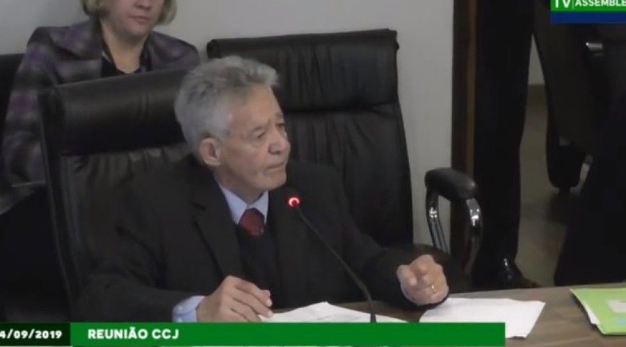 Salário “não paga metade de um carro”, reclama deputado que ganha R$ 25 mil