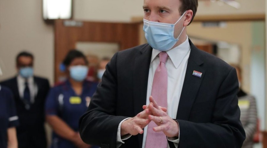 Vacinação reduz transmissão da covid-19 em lares, mostra estudo