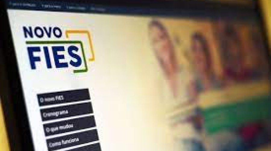 Bolsonaro edita MP para renegociar dívidas do Fies em até 150 meses