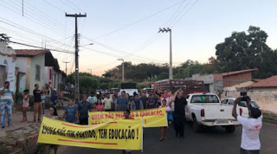 Centenas vão às ruas contra perseguição, e prefeito de Caxias solta os cães