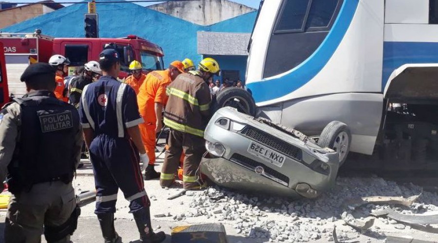 Vídeo: grave colisão entre carro e VLT deixa um morto e feridos