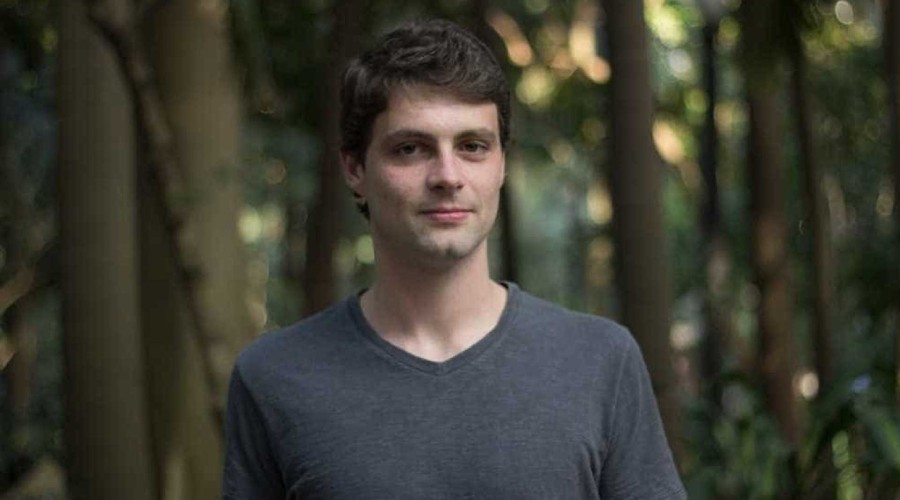 Morre aos 29 anos o escritor brasileiro Victor Heringer