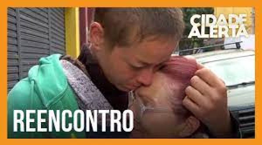 EMOÇÕES: Ex-modelo que vive na ruas da Cracolândia reencontra a mãe
