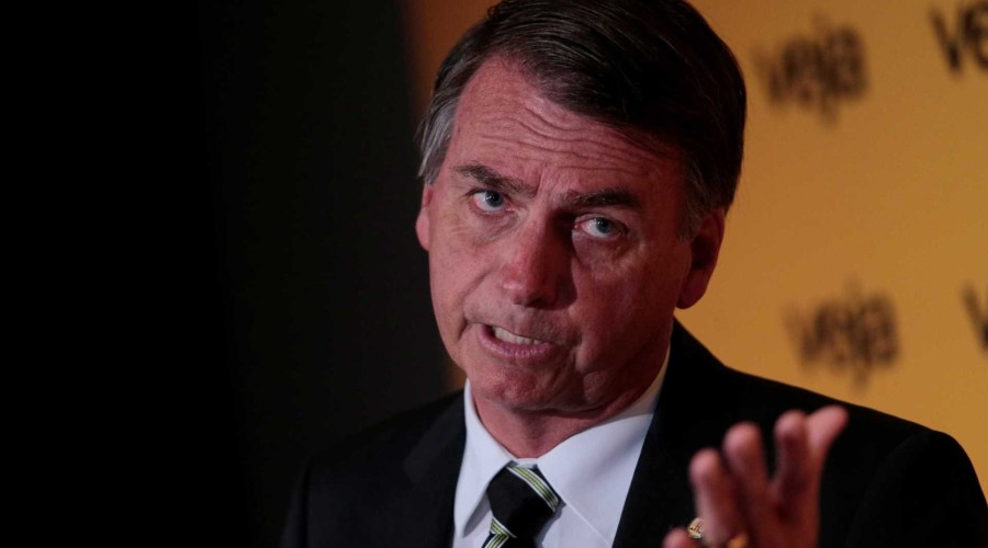 O deputado federal e pré-candidato a presidência da República, Jair Bolsonaro, voltou a gerar polêmica com suas declarações. Na tarde de quinta-feira (8), Bolsonaro esteve em Dourados (MT) e respondeu aos questionamentos sobre a demarcação de terras 