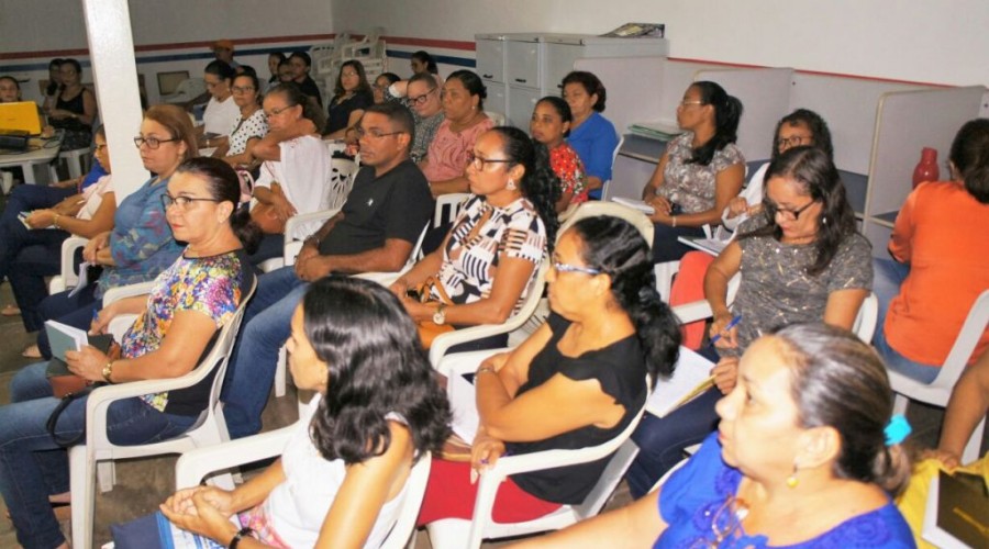 EDUCAÇÃO – SEMECT reúne gestores, coordenadores, professores e mediadores para conhecimento da Base Nacional Comum Curricular