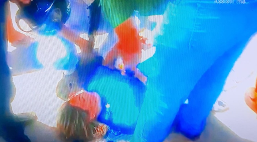 ASSISTA O VÍDEO: Mulher fica ferida após de jogar de ônibus em movimento durante assalto em São Luís