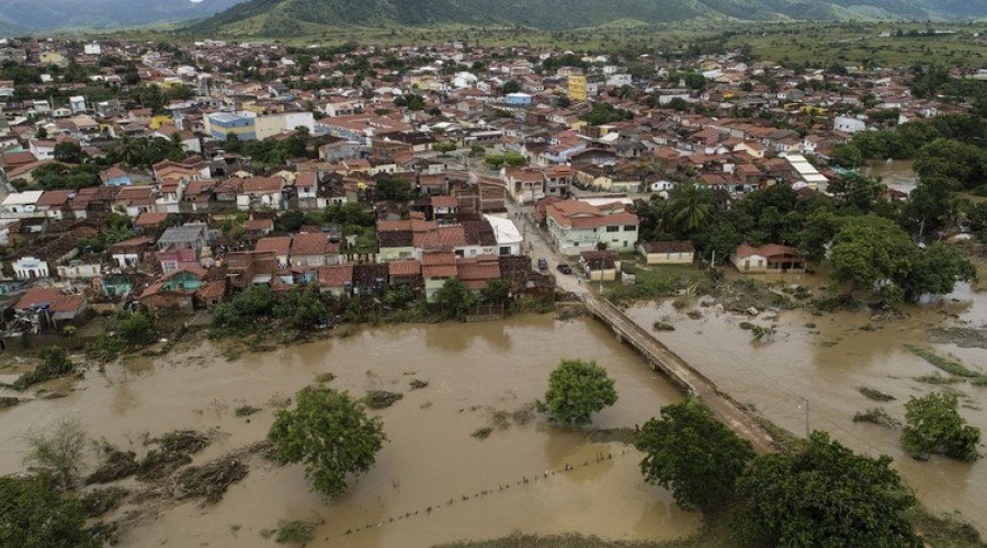 Número de desalojados em Minas e na Bahia pelas chuvas supera 66 mil