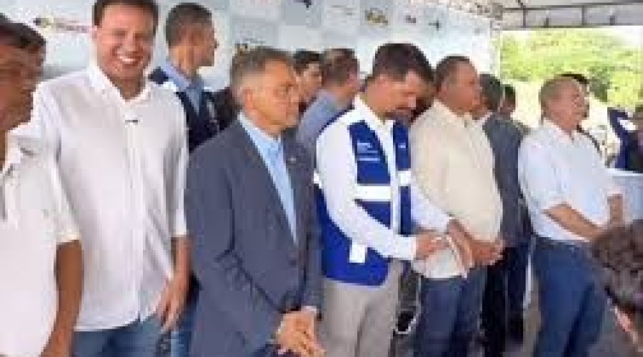 Vídeo: Brandão e Camarão no mesmo palanque, mas distantes em evento do governo federal na capital