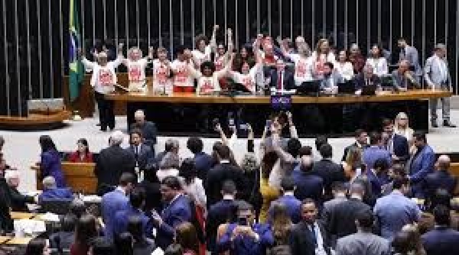Fim da escala 6 x 1: Veja como cada deputado do MA votou