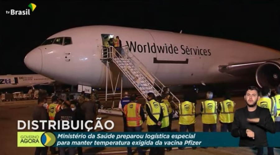 Chega ao Brasil o primeiro lote de vacinas da Pfizer, com 1 milhão de doses