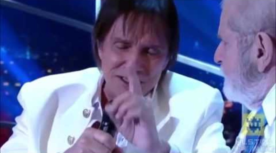 Dia do Amigo! Roberto se emociona e arranca lágrimas do amigo Jô Soares; confira no vídeo
