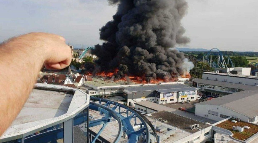 Incêndio provoca o pânico no maior parque de diversões da Alemanha