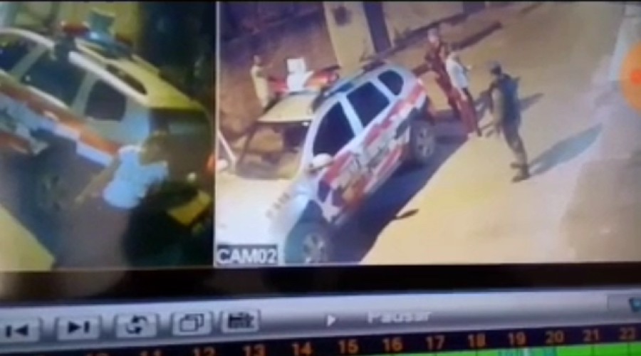 Assista ao Vídeos: PM sem farda ameaça vizinho com revólver em punho e tem proteção de viatura