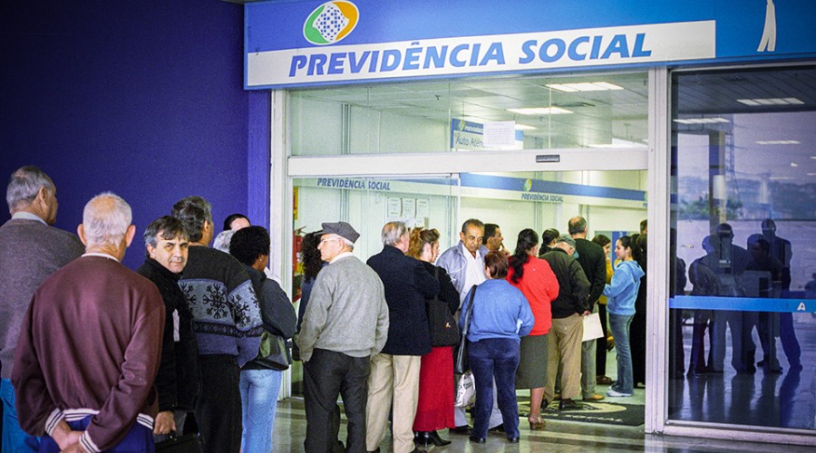 Veja se já chegou o seu dia: Faltando os Benefícios de Finais 6,7,8,9,0 - CONFIRA ESCALA da primeira parcela do 13º salário