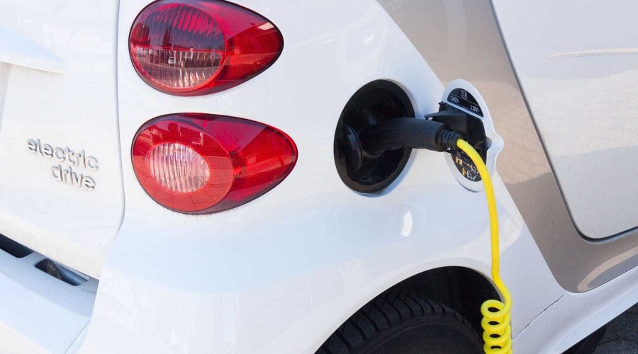 Avanço dos carros elétricos pode matar a indústria de petróleo?