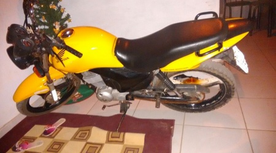 Dupla cai de moto durante perseguição policial no povoado Descanso