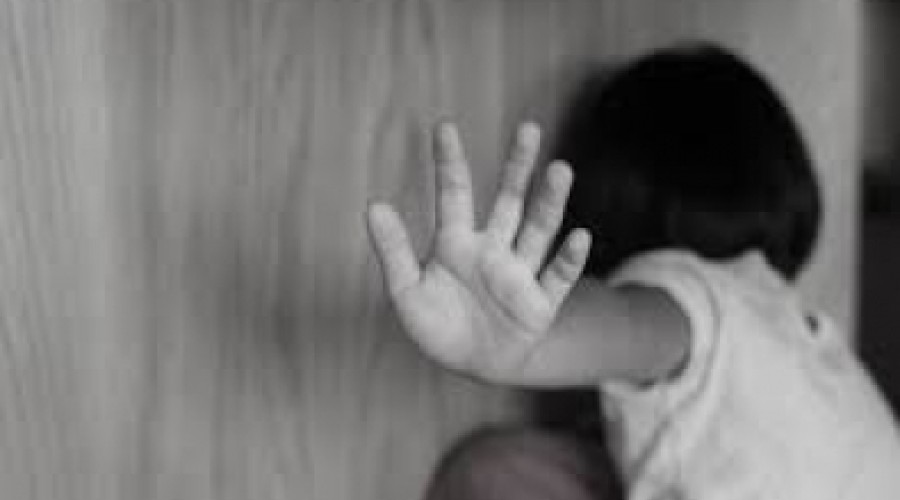 Menina violentada por padrasto é estuprada pelo tio
