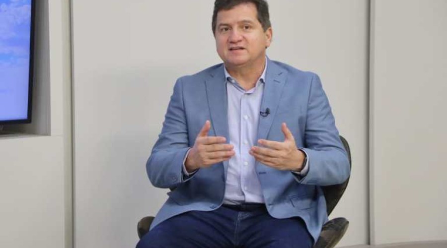 Simplício reafirma candidatura a governador e diz que para ser candidato só precisa de um partido