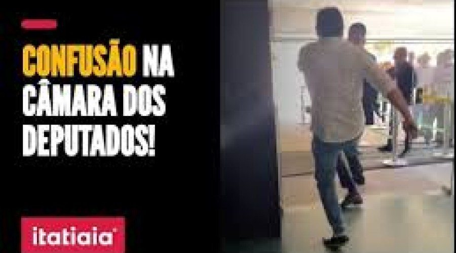 Deputados batem boca e, aos empurrões, integrante do MBL é expulso da Câmara