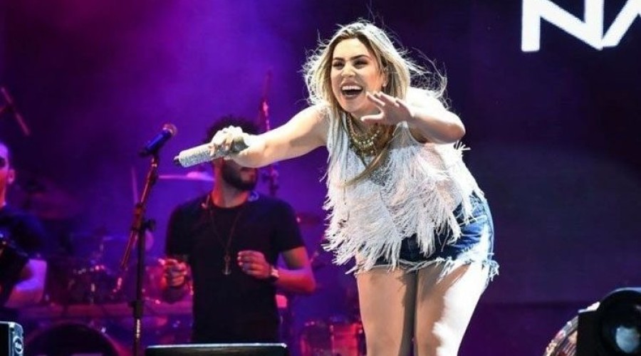 Naiara Azevedo Faz O SBT Vencer A Globo