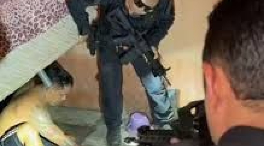 Suspeito de roubar motos no PI e enviá‑las ao MA é preso após se esconder debaixo da cama